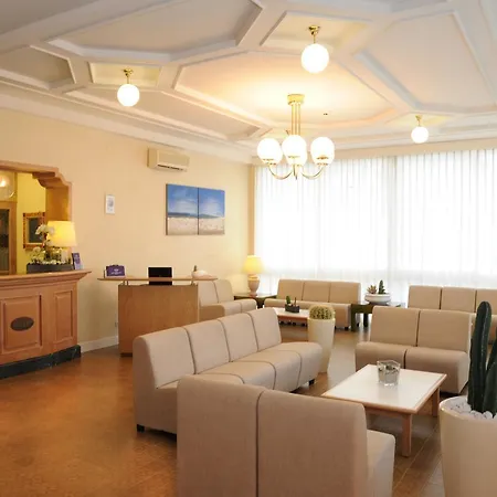 Dell'amarissimo Hotel 3*