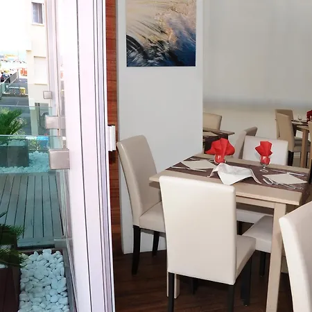 Dell'amarissimo Hotel 3*